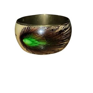 Vintage Lucite Acrylic & Brass Lined Peacock  Feather Cream Bangle